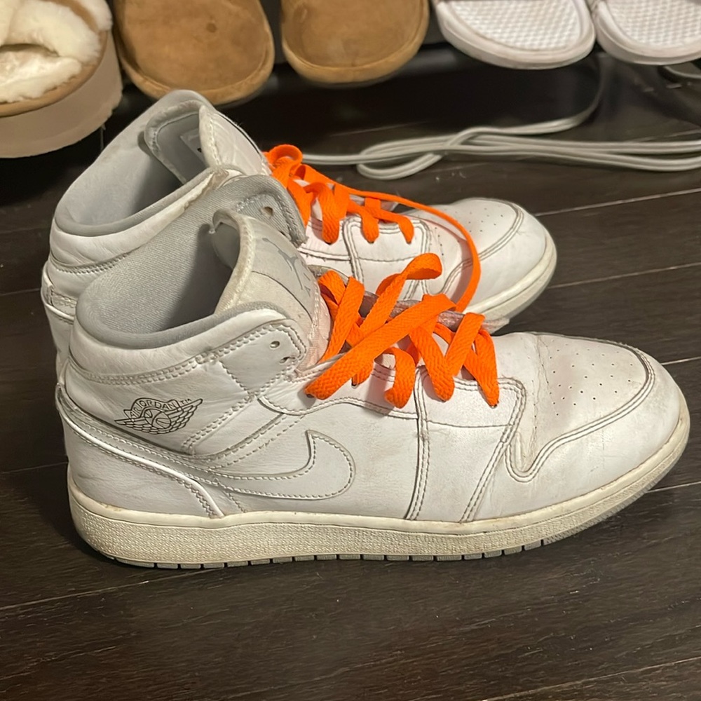 WHITE MID JORDAN 1
